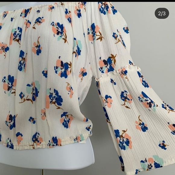 Floral Cropped Blouse - Picture 2 of 3